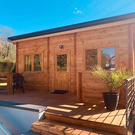 Chalet 2 Personnes Avec Jacuzzi Et Piscine Saisonniere Partagee Corcieux 외부 사진