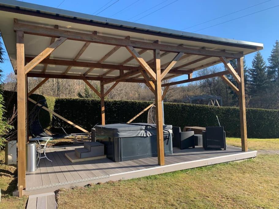 Chalet 2 Personnes Avec Jacuzzi Et Piscine Saisonniere Partagee Corcieux 외부 사진