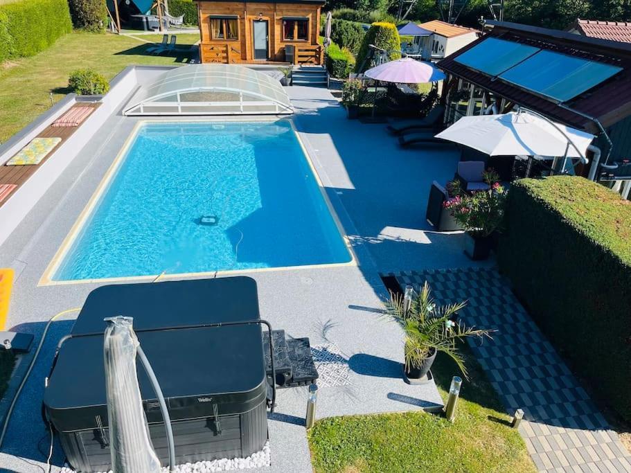 Chalet 2 Personnes Avec Jacuzzi Et Piscine Saisonniere Partagee Corcieux 외부 사진