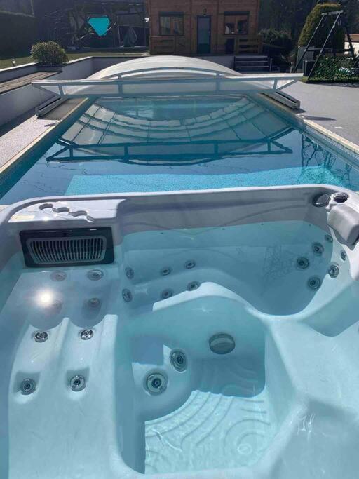 Chalet 2 Personnes Avec Jacuzzi Et Piscine Saisonniere Partagee Corcieux 외부 사진