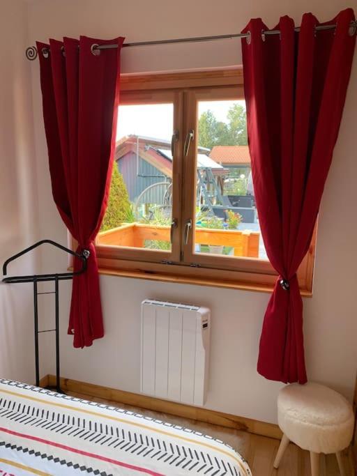 Chalet 2 Personnes Avec Jacuzzi Et Piscine Saisonniere Partagee Corcieux 외부 사진