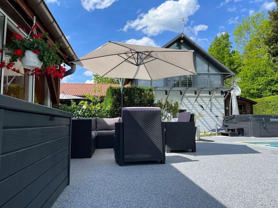 Chalet 2 Personnes Avec Jacuzzi Et Piscine Saisonniere Partagee Corcieux 외부 사진