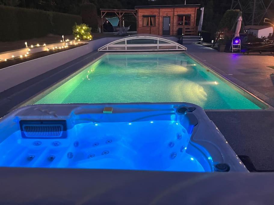 Chalet 2 Personnes Avec Jacuzzi Et Piscine Saisonniere Partagee Corcieux 외부 사진