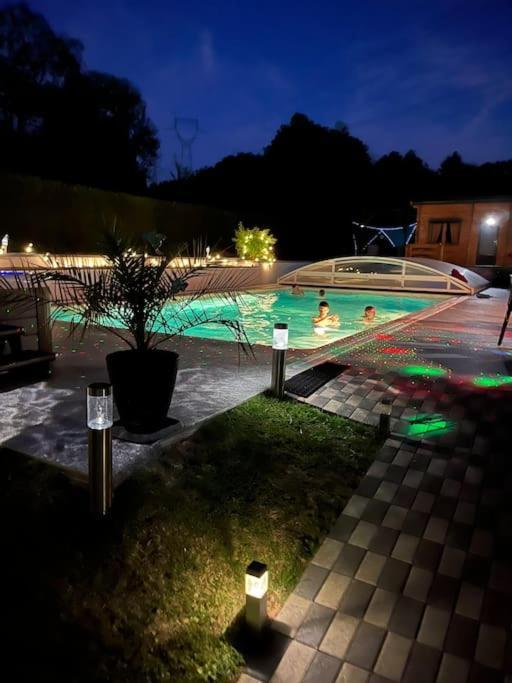 Chalet 2 Personnes Avec Jacuzzi Et Piscine Saisonniere Partagee Corcieux 외부 사진