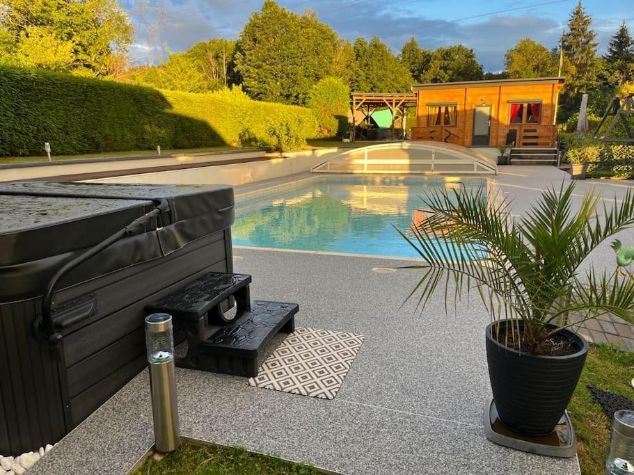Chalet 2 Personnes Avec Jacuzzi Et Piscine Saisonniere Partagee Corcieux 외부 사진