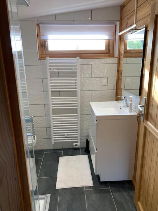 Chalet 2 Personnes Avec Jacuzzi Et Piscine Saisonniere Partagee Corcieux 외부 사진
