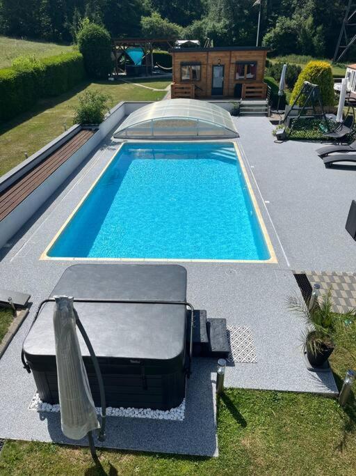 Chalet 2 Personnes Avec Jacuzzi Et Piscine Saisonniere Partagee Corcieux 외부 사진
