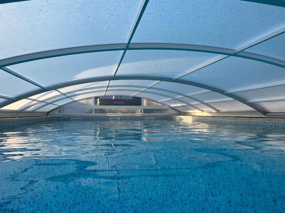 Chalet 2 Personnes Avec Jacuzzi Et Piscine Saisonniere Partagee Corcieux 외부 사진